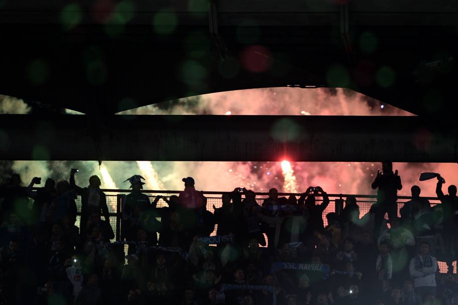I tifosi del Napoli festeggiano la vittoria. Afp